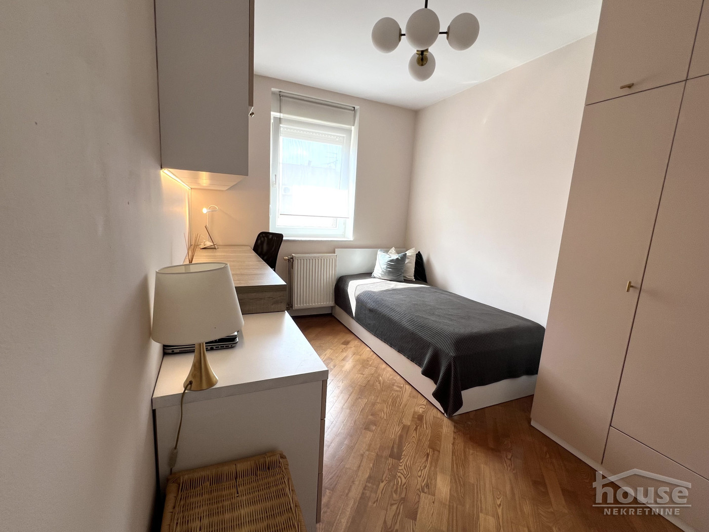 stanovi-4-dx-cara-duSana-1065563-iw4xo Četvorosoban stan na prodaju, Cara Dušana, Novi Sad, 102m², 309.000 €
