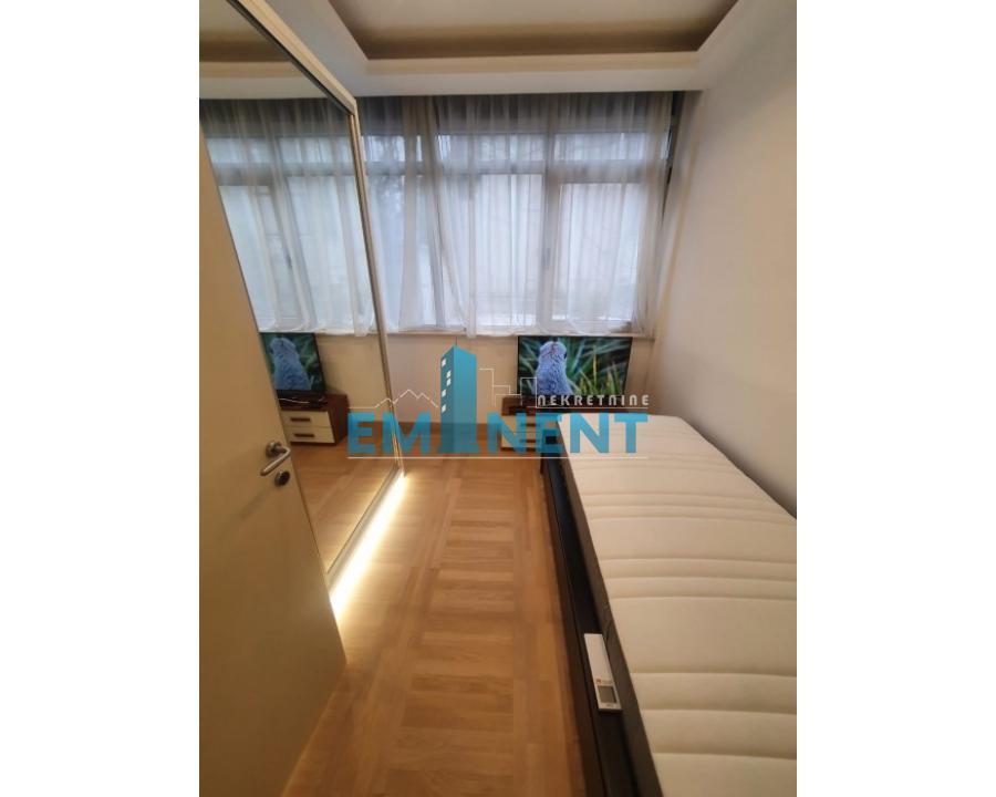 stanovi-izdavanje-beograd-XtmjasplYx Četvorosoban stan za izdavanje, Dedinje, Beograd, 148m², 1. sprat, 2.400 €/mes
