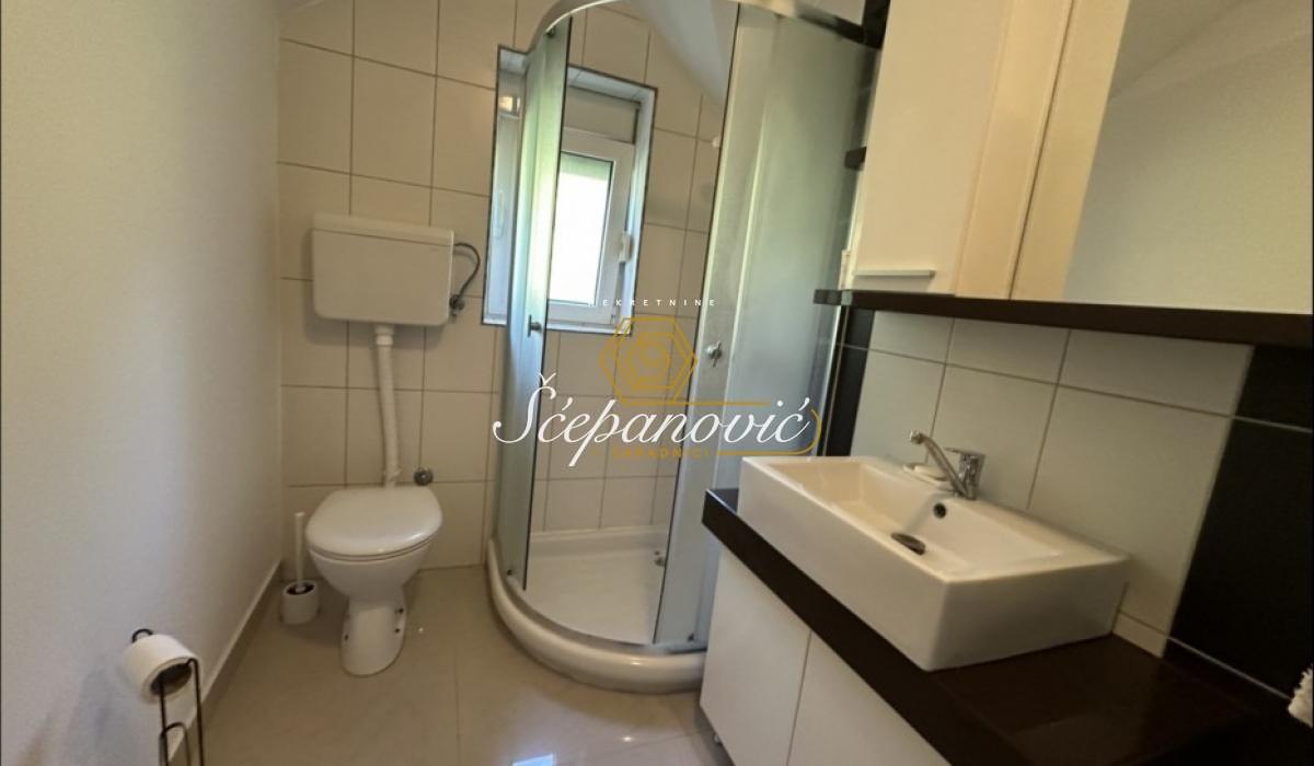 stanovi-prodaja-FnuwSx9aPE Kuća za izdavanje, Čardak, Novi Sad, 223m², 1.100 €/mes