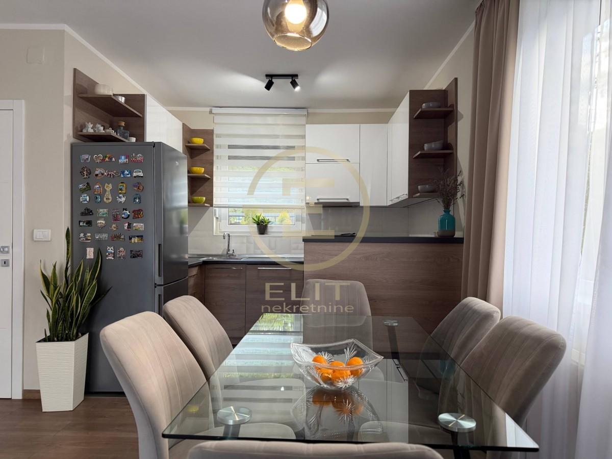stanovi-prodaja-cxMMmV3nyd Kuća na prodaju, Sremska Kamenica, Novi Sad, 174m², 485.000 €