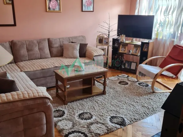 Kuća Prodaja Crvenka  260 m2