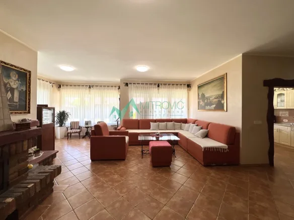 Kuća Prodaja Stepanovićevo  221 m2