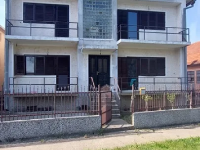 Kuća na prodaju, Stari Banovci, Stara Pazova, 411m², 300.000 €