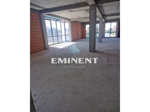 Lokal Izdavanje Stara Pazova  560 m2
