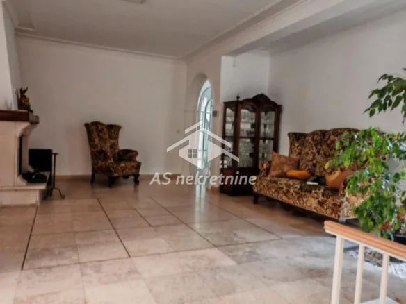 Kuća Izdavanje Beograd Neimar 260 m2