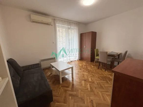 Stan Izdavanje Novi Sad  26 m2