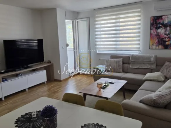 Stan Izdavanje Novi Sad  78 m2