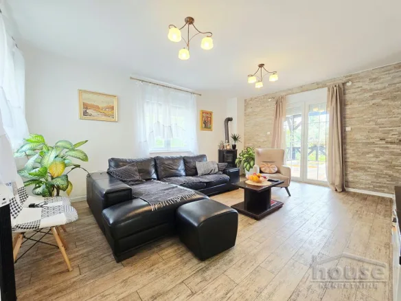 Kuća Prodaja Novi Sad Čardak 244 m2