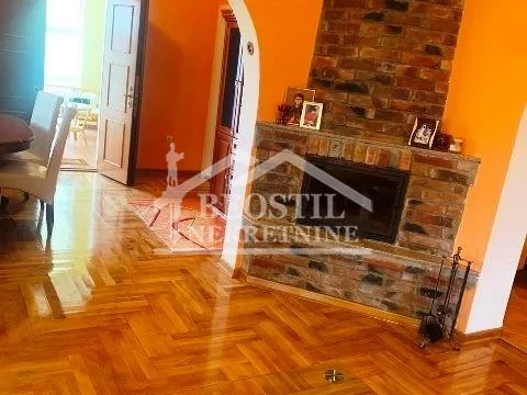 Kuća Prodaja Pećinci  195 m2