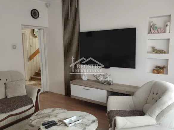 Kuća Prodaja Stara Pazova  189 m2