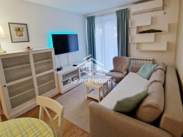Stan Izdavanje Beograd Kraljice Natalije 55 m2