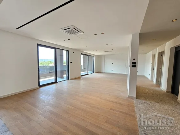 Stan Prodaja Novi Sad  194 m2