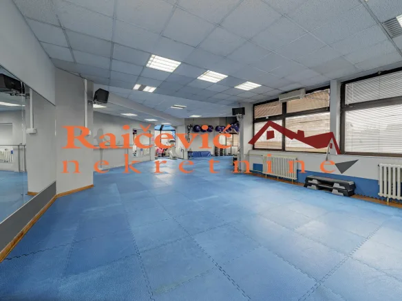 Lokal Izdavanje Beograd Banovo Brdo 273 m2