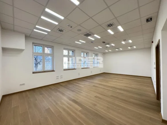 Lokal Izdavanje Beograd Centar (Savski Venac) 60 m2