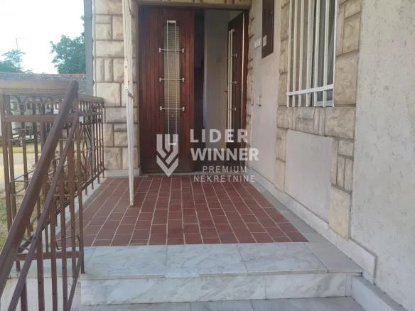 Kuća Izdavanje Beograd Mali Mokri Lug 204 m2
