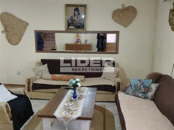 Kuća Prodaja Pećinci  200 m2