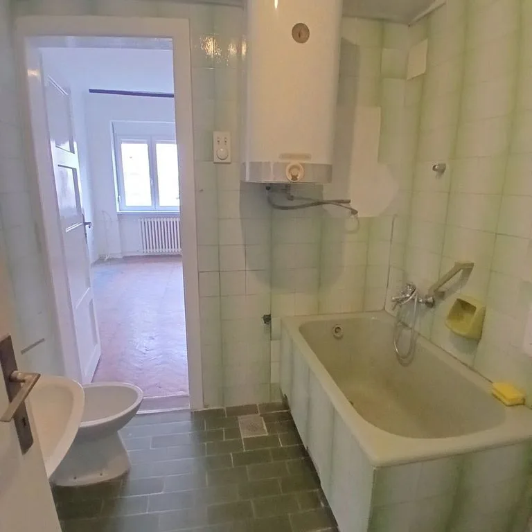 Trosoban stan na prodaju, Centar, Novi Sad, 77m², 2. sprat, 215.600 €