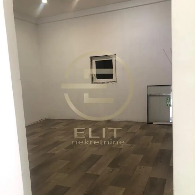 Lokal Izdavanje Novi Sad  153 m2