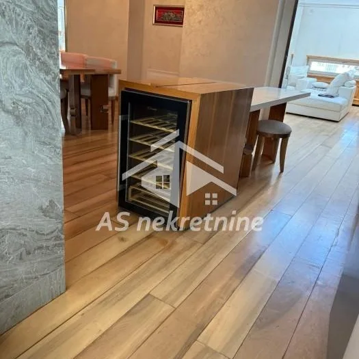 Četvorosoban stan za izdavanje, Slavija, Beograd, 250m², 2.700 €/mes