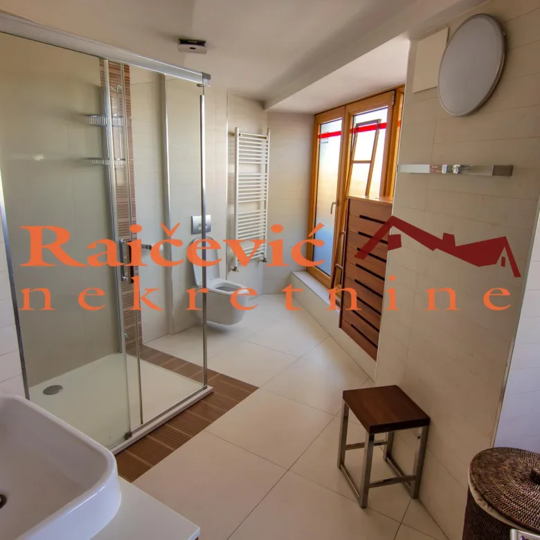 Petosoban stan za izdavanje, Hram Svetog Save, Beograd, 189m², 2.500 €/mes