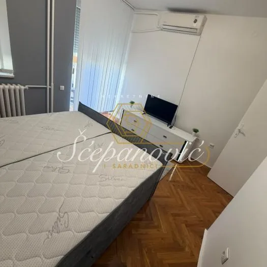 Stan Izdavanje Novi Sad  48 m2