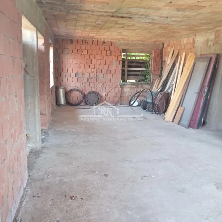 Kuća Prodaja Beograd Lipovica 607 m2