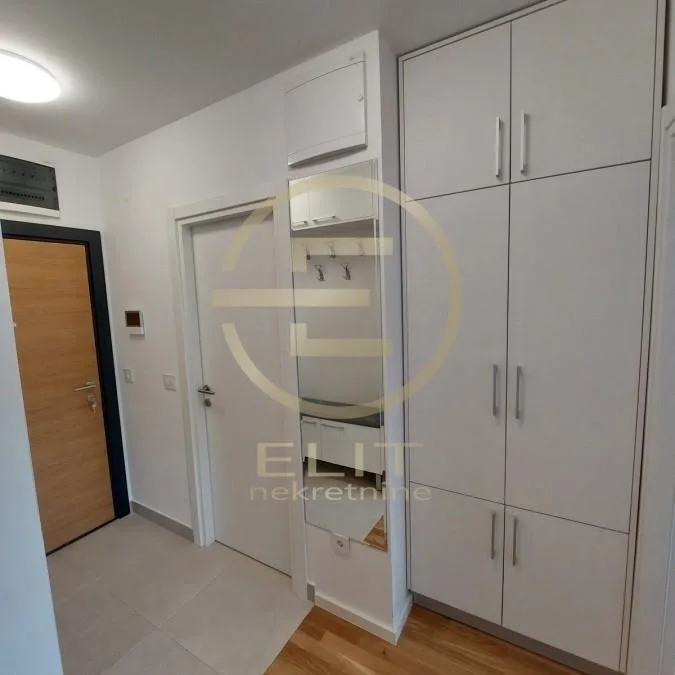 Stan Izdavanje Novi Sad  37 m2