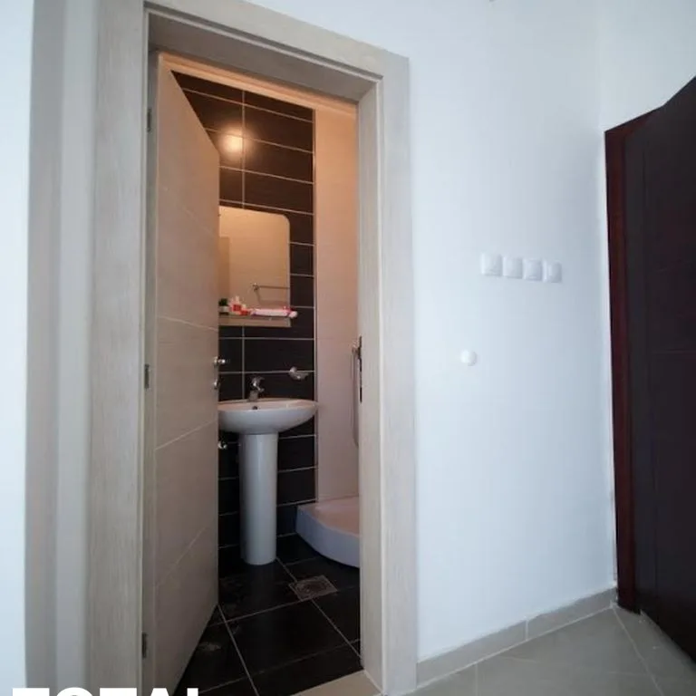 Lokal za izdavanje, Bulevar Oslobođenja, Novi Sad, 111m², 1.200 €/mes