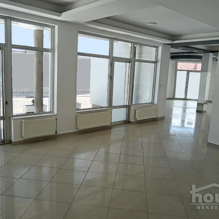 Lokal Prodaja Novi Sad  390 m2