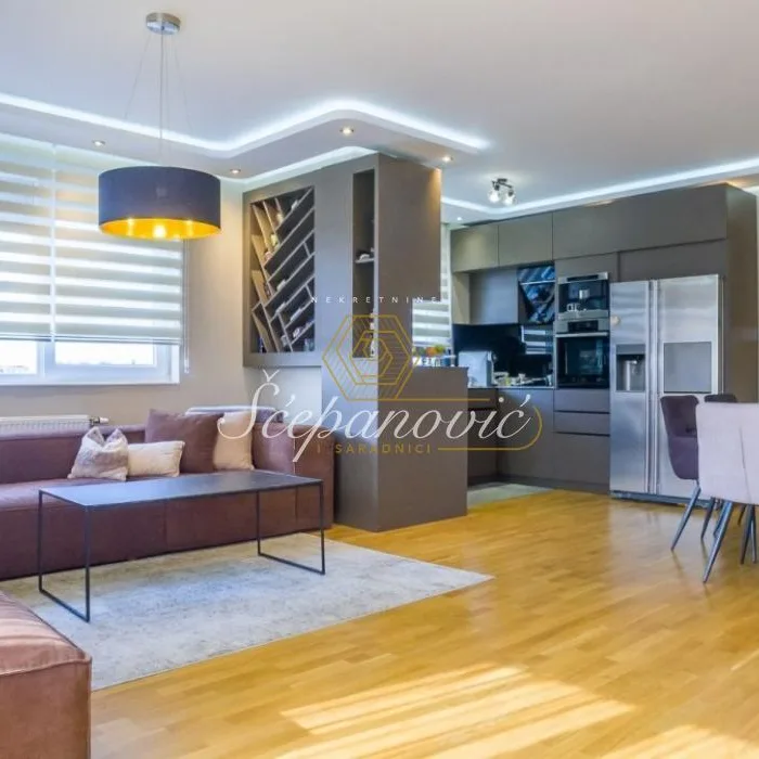 Četvorosoban stan na prodaju, Bulevar Patrijarha Pavla, Novi Sad, 113m², 4. sprat, 440.000 €