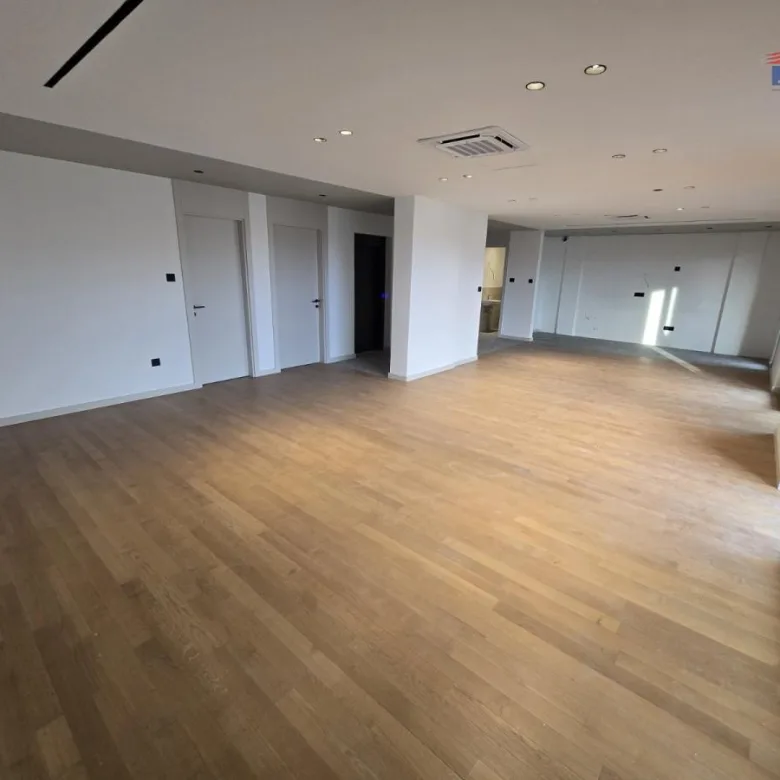 Stan Prodaja Novi Sad  221 m2