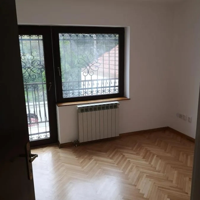 Kuća Izdavanje Beograd Lekino Brdo 260 m2