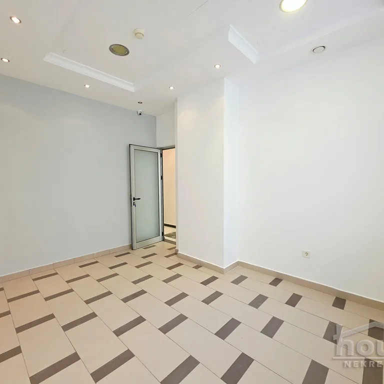 Lokal za izdavanje, Bulevar Oslobođenja, Novi Sad, 245m², 1.500 €/mes