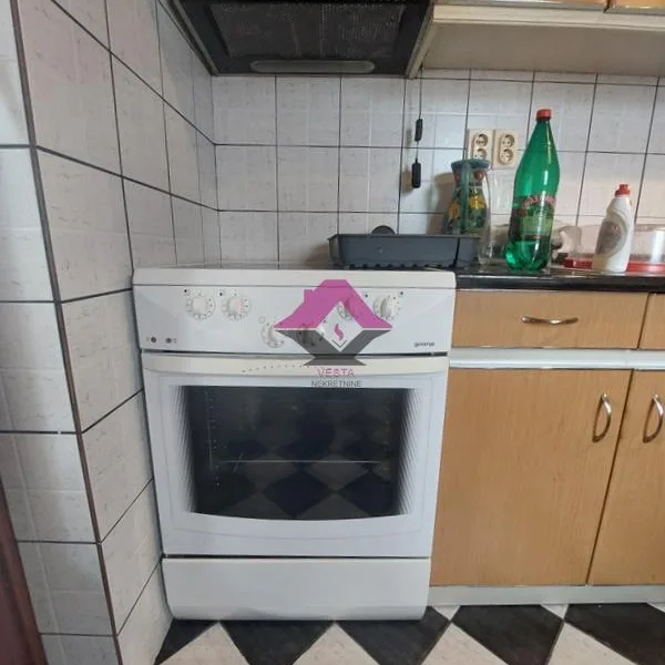 Trosoban stan za izdavanje, Saobraćajni Fakultet, Beograd, 137m², 800 €/mes