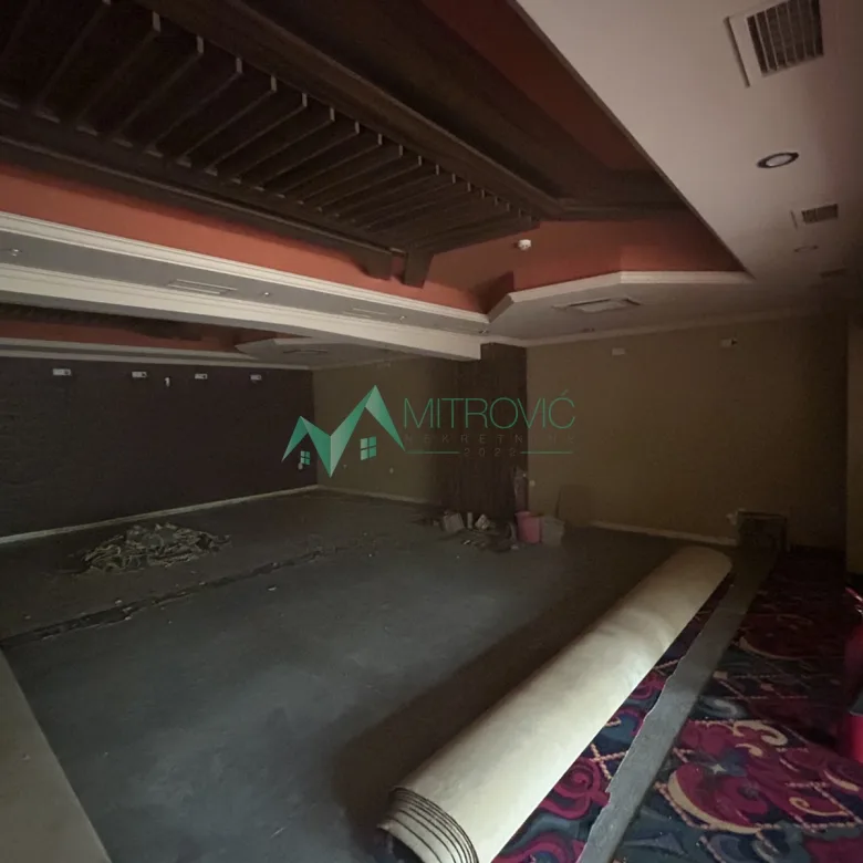 Lokal za izdavanje, Bulevar Oslobođenja, Novi Sad, 522m², 8.500 €/mes