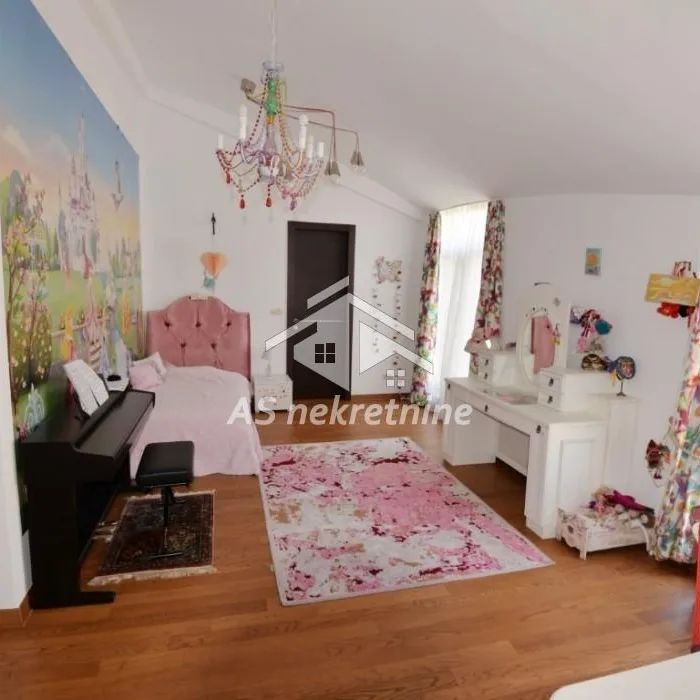 Četvorosoban stan za izdavanje, Dedinje, Beograd, 251m², 2.700 €/mes