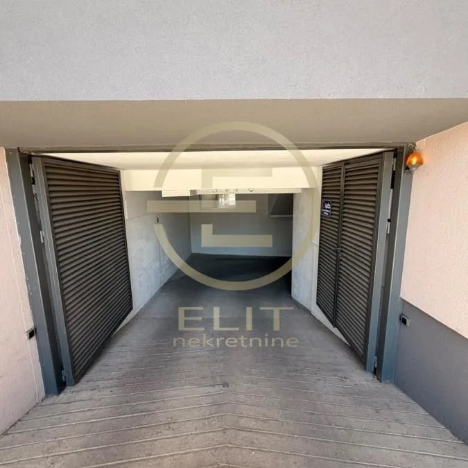 Lokal za izdavanje, Socijalno, Novi Sad, 150m², 2.500 €/mes