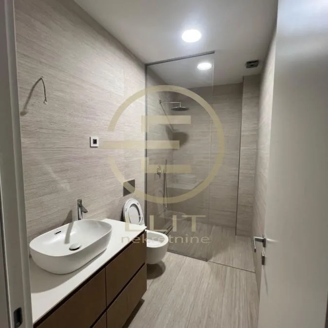 Lokal Izdavanje Novi Sad  112 m2