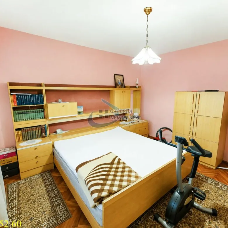 Kuća na prodaju, Centar, Inđija, 212m², 200.000 €