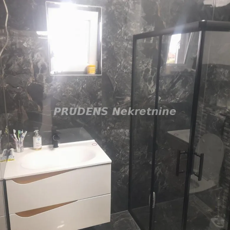 Kuća Prodaja Beograd  218 m2