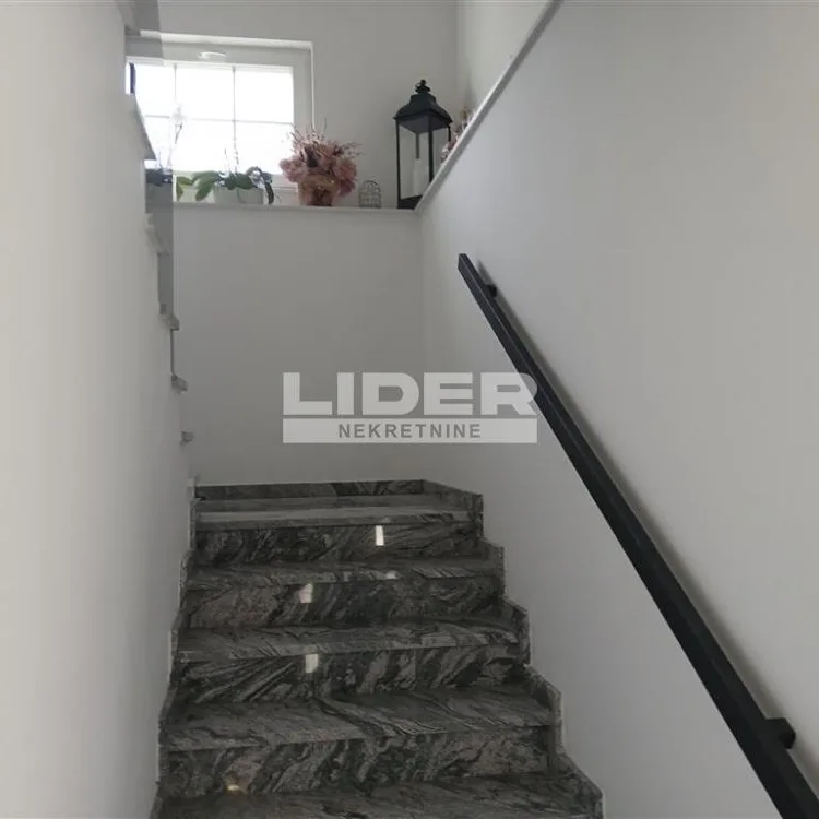 Višesoban stan na prodaju, Učiteljsko Naselje, Beograd, 150m², 430.000 €