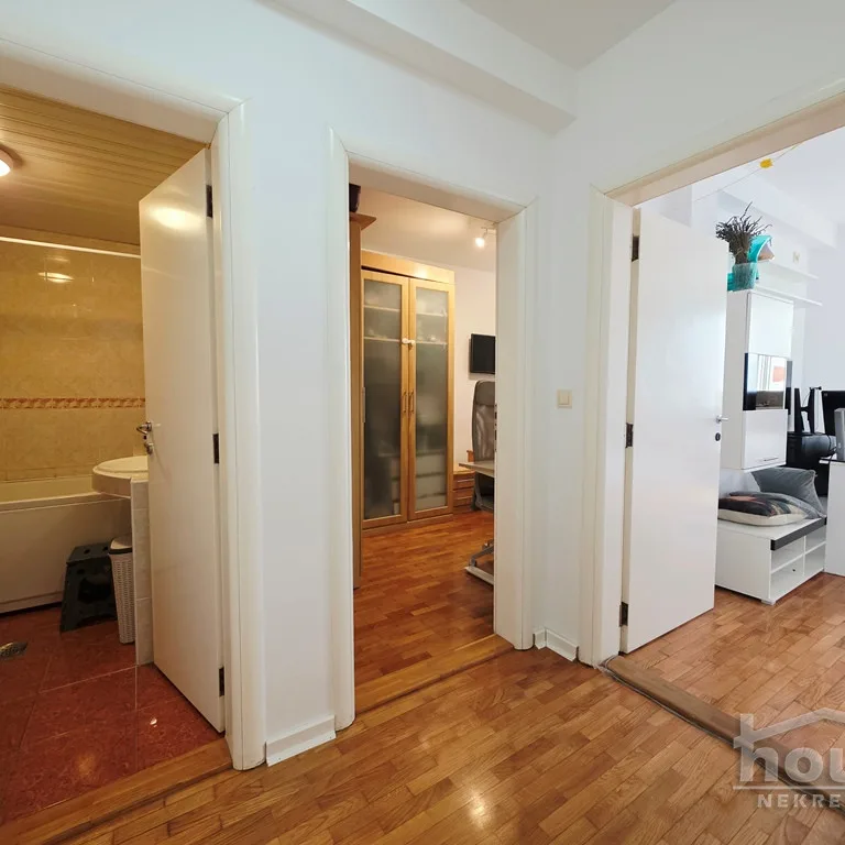 Troiposoban stan na prodaju, Grbavica, Novi Sad, 79m², 2. sprat, 250.000 €