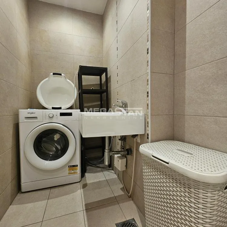 Trosoban stan na prodaju, Lekino Brdo, Beograd, 81m², 2. sprat, 307.800 €
