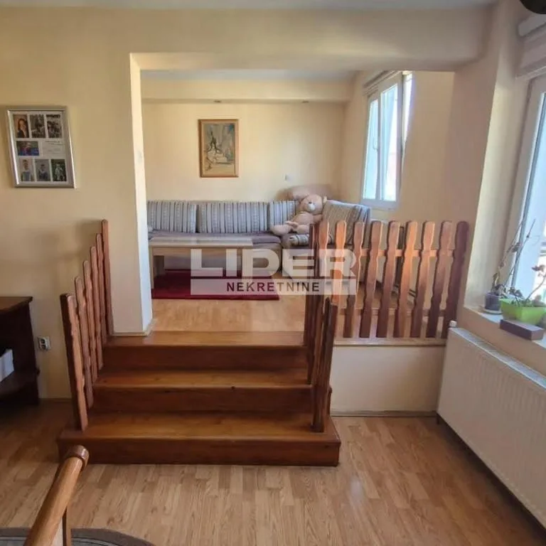 Kuća Prodaja Beograd  218 m2