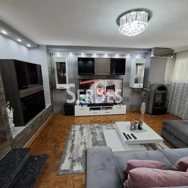Stan Prodaja Novi Sad  90 m2