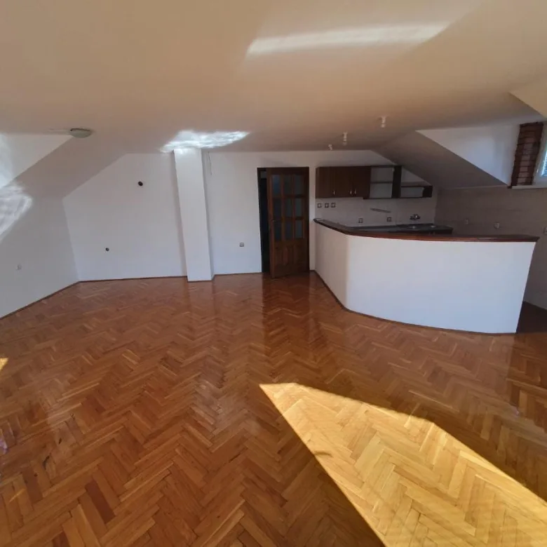 Kuća Prodaja Novi Sad  362 m2
