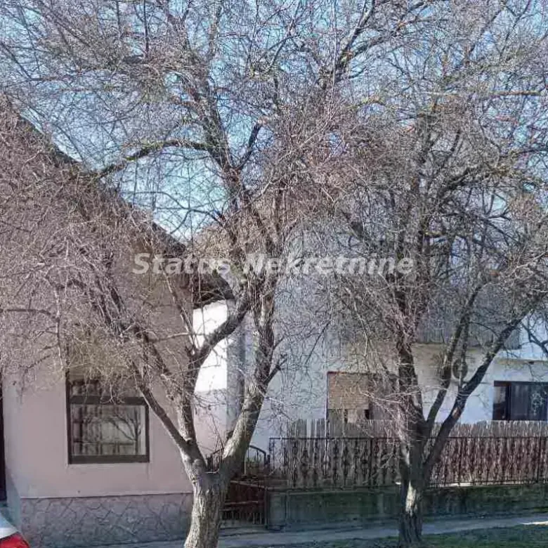 Kuća Prodaja Mali Iđoš Lovćenac 268 m2