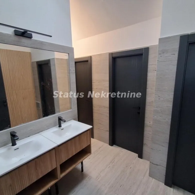 Lokal Izdavanje Novi Sad  240 m2