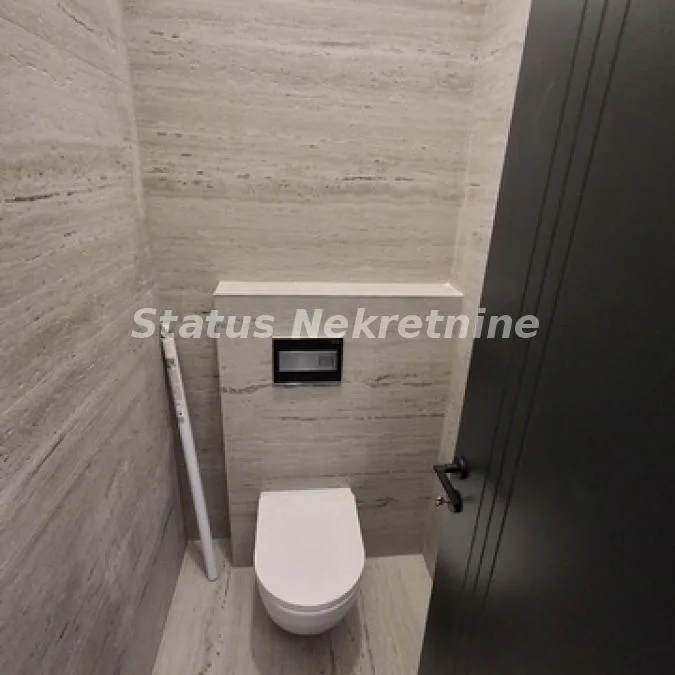Lokal Izdavanje Novi Sad  240 m2