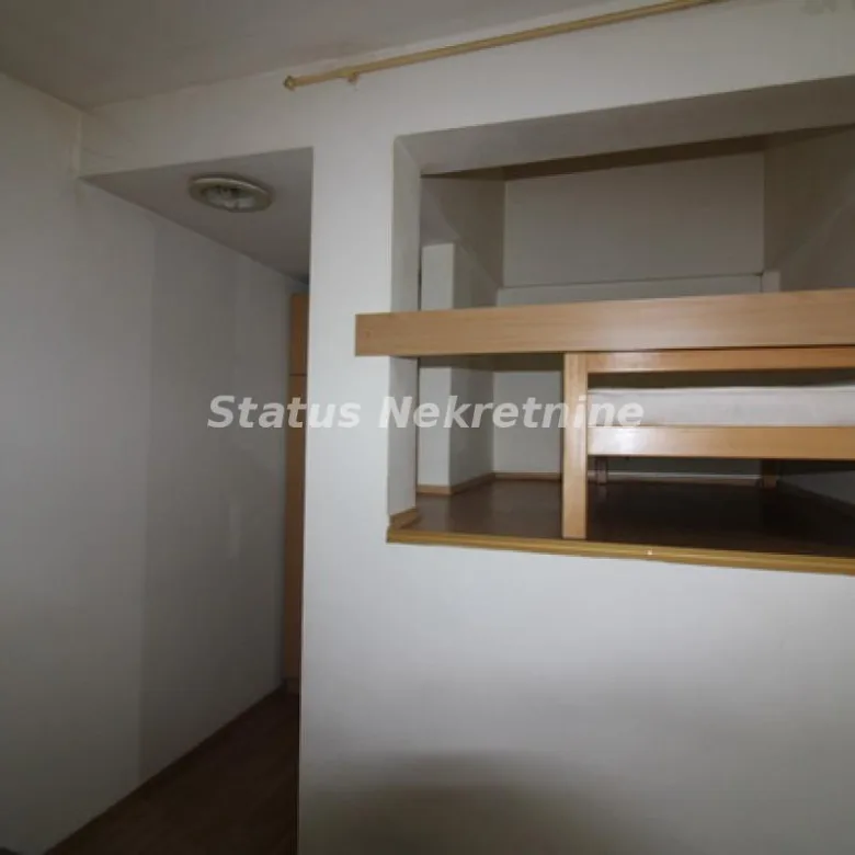 Stan Izdavanje Novi Sad  27 m2